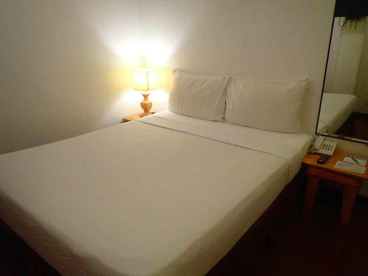 Aozora Seaside Mactan Hotell Lapu-Lapu City Exteriör bild